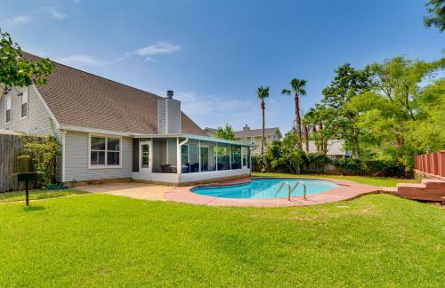 Mary Esther Home with Private Pool and Fireplace! - Foto 4