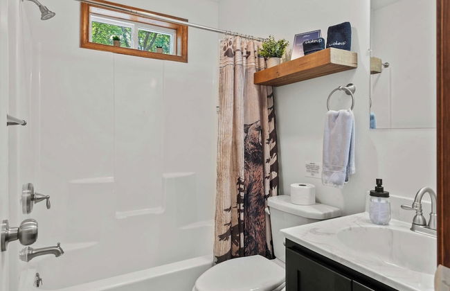 Maple Oasis by Avantstay Newly Built w/ Hot Tub, Game Room & Fire Pit - Photo 27