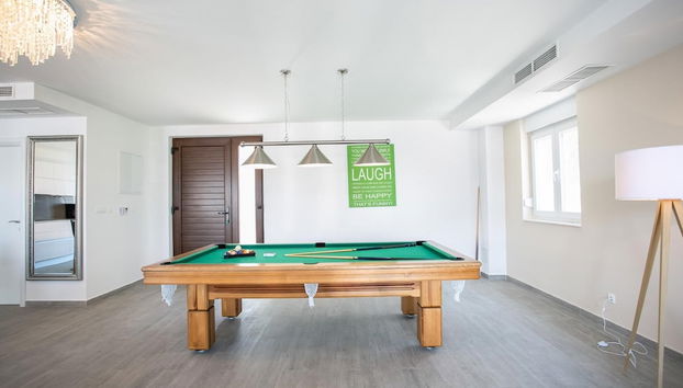 Stunning Villa Avalon for 9 Pool 2 Mins to Beach - Foto 2, Habitación