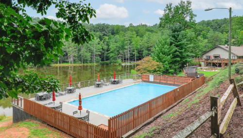 Deck and Game Room! Lakefront Blue Ridge Mtn Gem - Foto 3