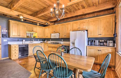 Peaceful Cabin with Mtn and River Views, Fire Pit - Foto 8