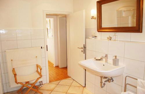 Haus Rothenstein, ruhige FeWo, ca. 10 min. zu Messe und Flughafen - Photo 24