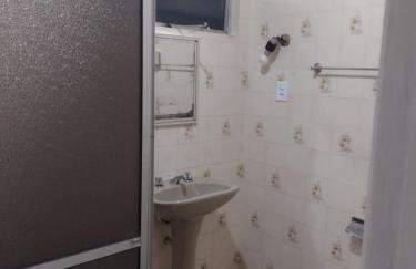 Apartamento amplo 10 mim da praia - Foto 2