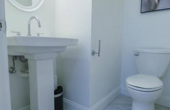 Modern & Spacious 4-Bedroom Apartment in Roxbury - Foto 8