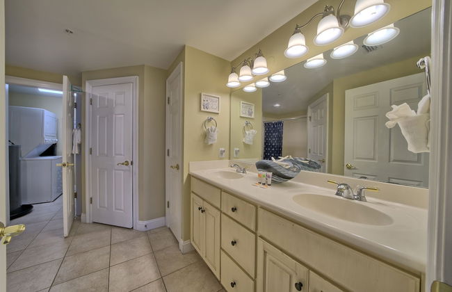 Luxurious High-Rise Condo with Direct Beach Access & Beachside Pool - Unit 2105 by RedAwning - Foto 23