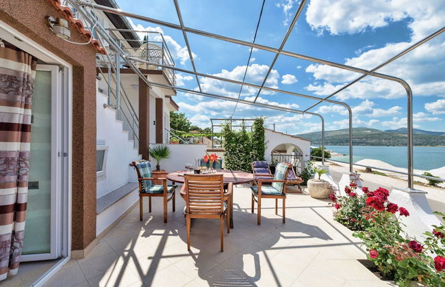 Luxurious Holiday Home in Arbanija with Hot Tub - Photo 1