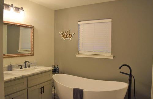 Gathering Place Big, with Dock, Fiber, and Tankless WH - Foto 18