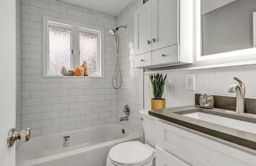 Cozy Hot Tub Escape - Pool Table & Home Theater - Foto 11