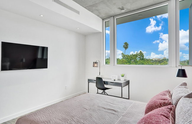 Design District Suites - Photo 8