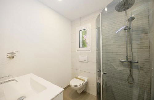 Marbella, Costabella - Beachfront Villa with Heated Pool - Photo 41