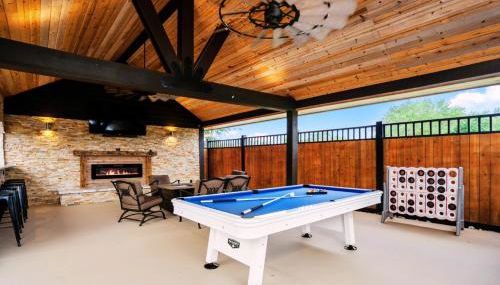 Tropical Escape Pool Jacuzzi Bar in Alvin TX - Photo 5