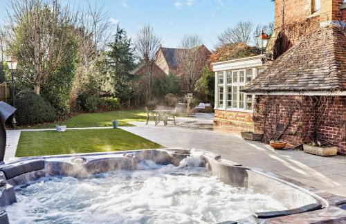 Luxury Detached House in Large Private Grounds, with Outdoor Jacuzzi and Sauna - Foto 21