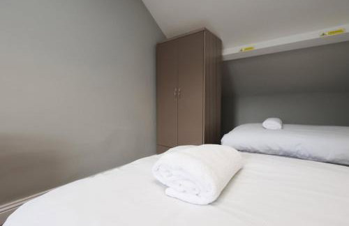 Modern Comfort 4 Bedrooms and Great Location - Foto 65