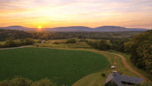 52-Acre Berkshires Farmhouse • Fire Pit Outdoor Dining Trails Copper Kettle Farm by AvantStay - Foto 1, Other