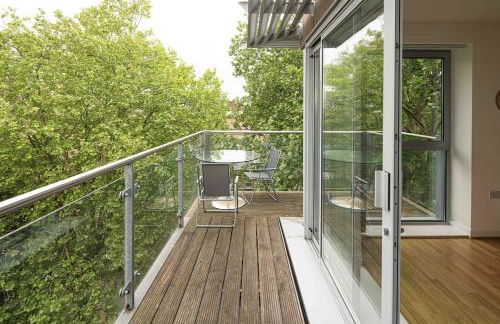 Stylish 2-Bed with Stunning View - Foto 29