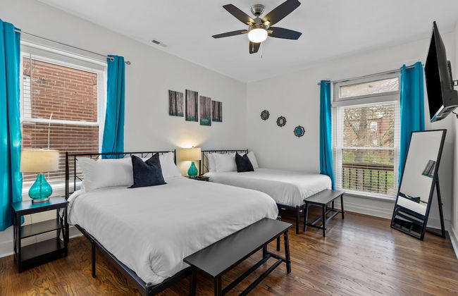 Expansive Downtown Home | JZ Vacation Rentals - Photo 3