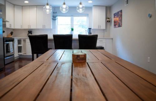 Stylish 3BR w Pool Table & Garage - Foto 7