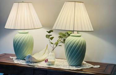 Bright Home for Family and Groups with Patio - Foto 8