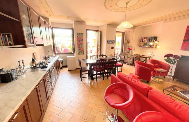 Central Spoleto Apartment With Large Sunny Terrace With Views - Photo 21