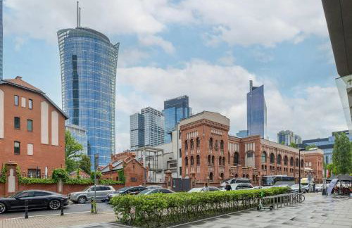 Metro Wola Apartment with Parking & AC next to Warsaw Rising Museum by Noclegi Renters - Foto 2