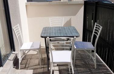 LES VAGUES, terrasse rez-de-ch, parking gratuit, lits faits, animal bienvenu et tout à pied - Foto 22