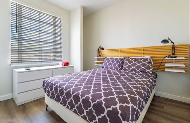 Coastal 2BR Escape | Walk to Beach & 2 Queen Beds - Foto 21