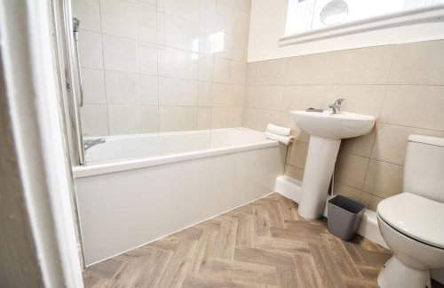 Woodcock House 3 Bedrooms Workstays UK - Photo 23