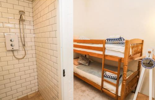 East House - Photo 23