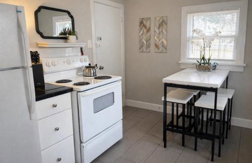 Beautiful Bungalow Next to UNC - Free Cruiser Bikes! - Foto 6