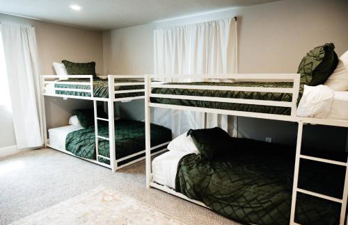 Large & Spacious Home, Sleeps 23+ near SLC - Foto 33