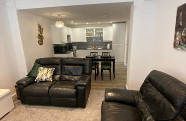 Modern 2 bedroom apartment, with car parking. - Foto 13