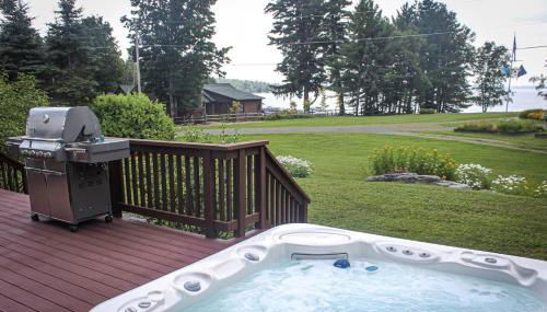 Gingerbread House on Mooselookmeguntic Lake - Photo 3