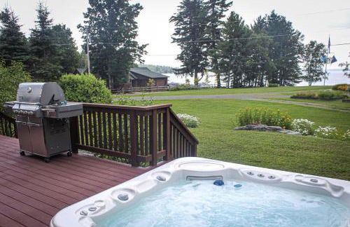 Gingerbread House on Mooselookmeguntic Lake - Foto 3