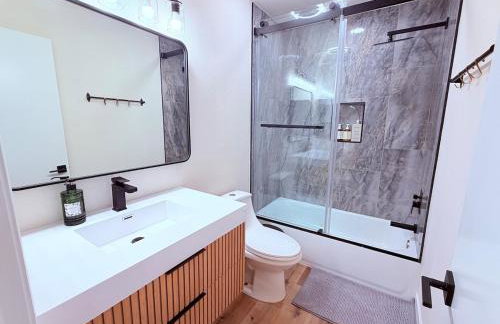 Minutes to ONT Airport And Entire Home With Billiards - Foto 80