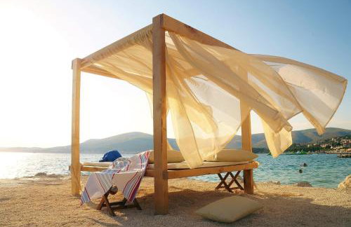 Villa Mendula Trogir - Luxury villa by the beach - heated pool - lush green garden - Foto 116