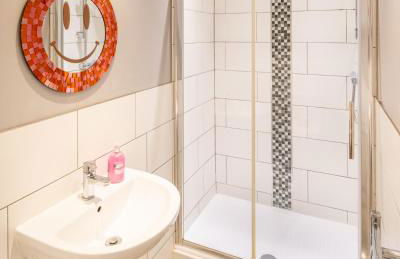The Railway Inn MK - Victorian 3-Bedroom Home with Sauna, Jacuzzi Bath, FAST WI-FI & Free Parking - Foto 15