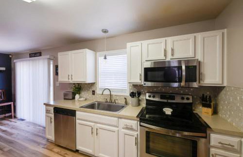 Milton Getaway Near Beach with Deck and Yard - Foto 12