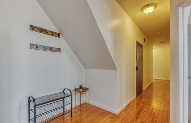 Stairway 3BR Apt w W D Ideal for Groups - Foto 6