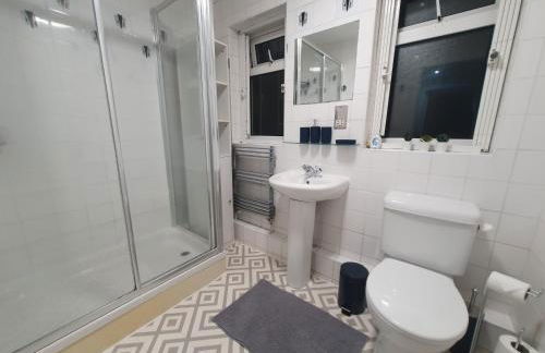 Bright Modern & Spacious 2-Bedroom Apartment - Opposite Penge East Station - 15 mins to Central London! - Foto 30