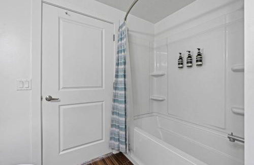 Gorgeous Central City 2BD 2BA - Foto 16