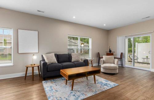 Modern 2BR 2BA New Build Condo with Garage & Patio - Foto 26