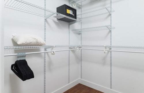 Back-Bay 2BR Condo w Roof top Gym Parking - Foto 38