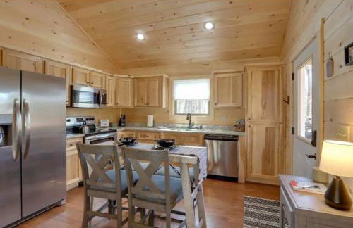 New Serene, Fun & Comfy Cabin- Covered Deck, Grill, Arcade - Foto 11