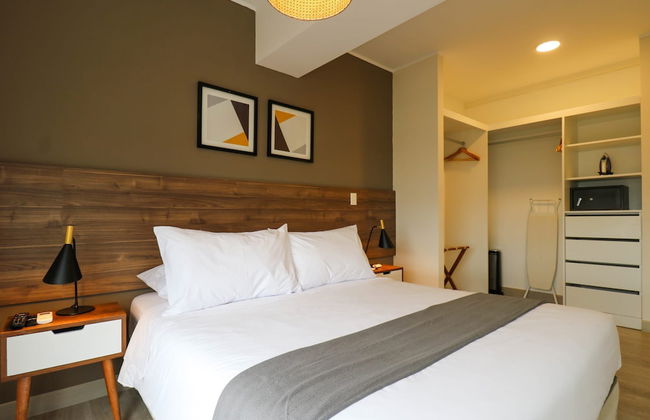 w Admirable 2BR w Modern Balcony in Miraflores - Photo 2