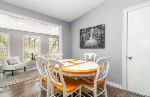 Sunlit Renovated Home, BBQ, Porch & Trails Nearby - Photo 7