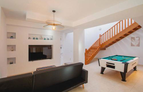 Stylish 6 Bedroom Villa Princesa - Hot Tub - Heated Pool - Near Beach & Waterparks - Foto 17