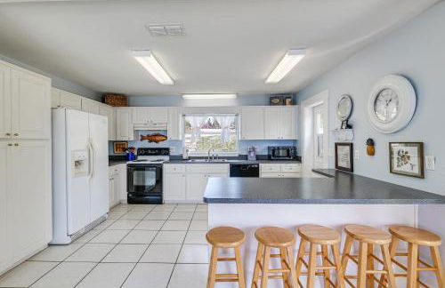 Water Access and Beach Area Crooked Lake Escape - Foto 2