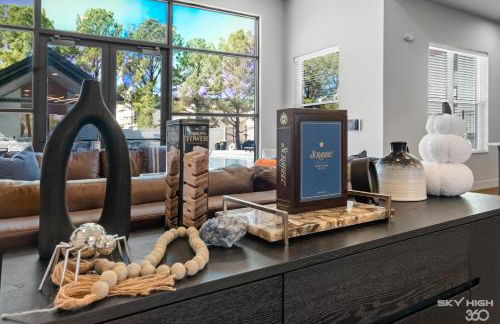 Modern King BR, Sectional, Pool, Gym, Near U of A - Foto 48