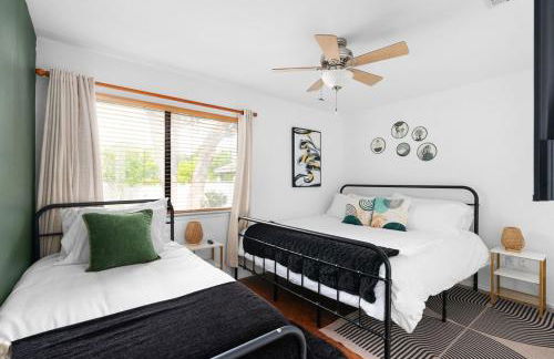 Serene Family Retreat King Beds Pool Hot Tub and Games - Photo 32