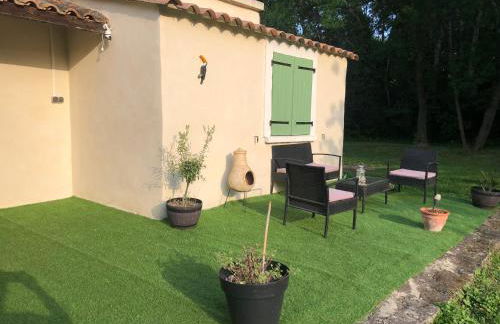 Aux portes de la Camargue studio balneo sauna et piscine - Foto 24